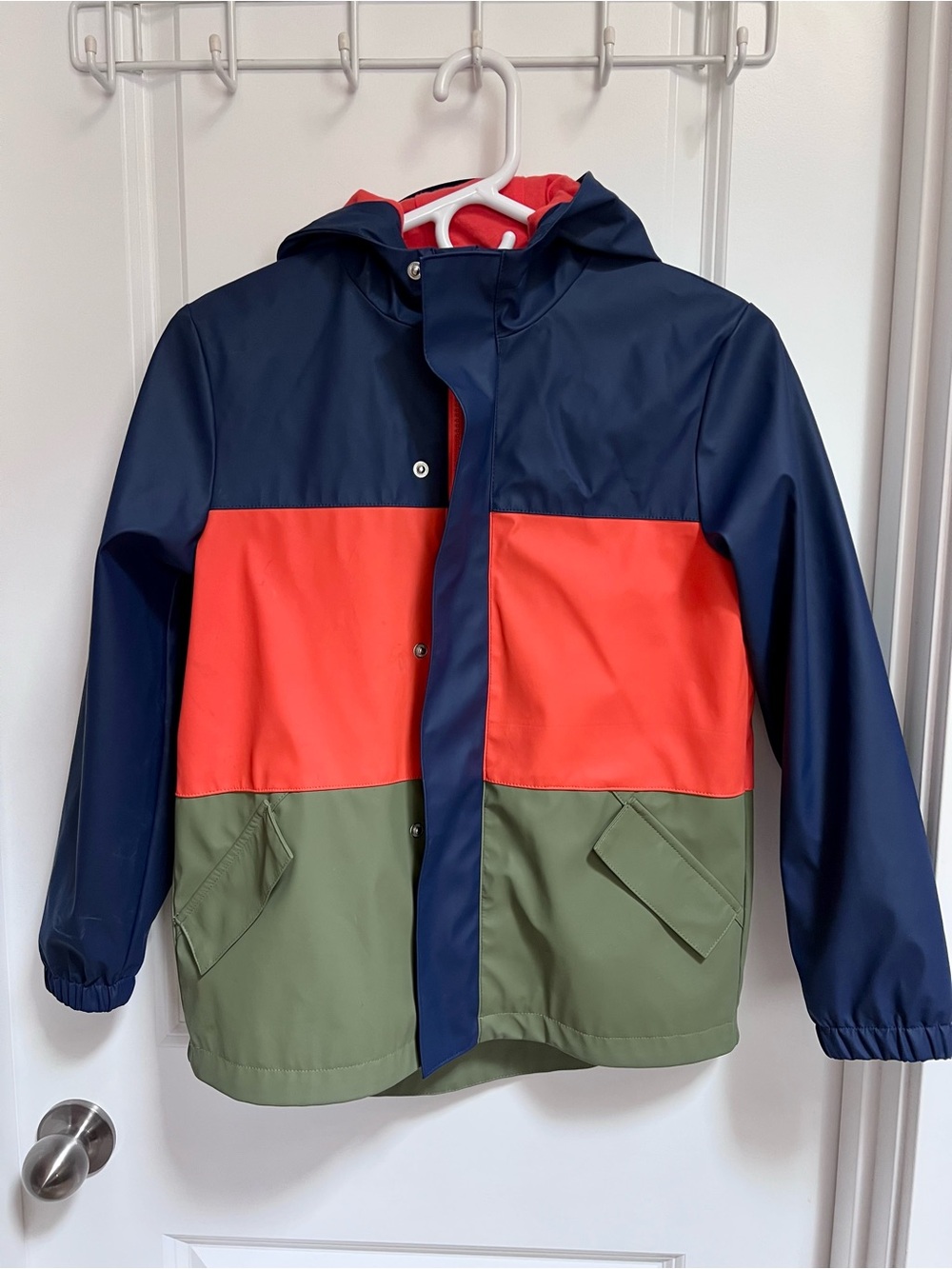 Cat & Jack Kids Colorblock Raincoat in Navy, Coral & Olive (M)